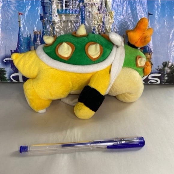 Nintendo Super Mario 8” 2017 bowser plush with bib - Picture 4 of 6